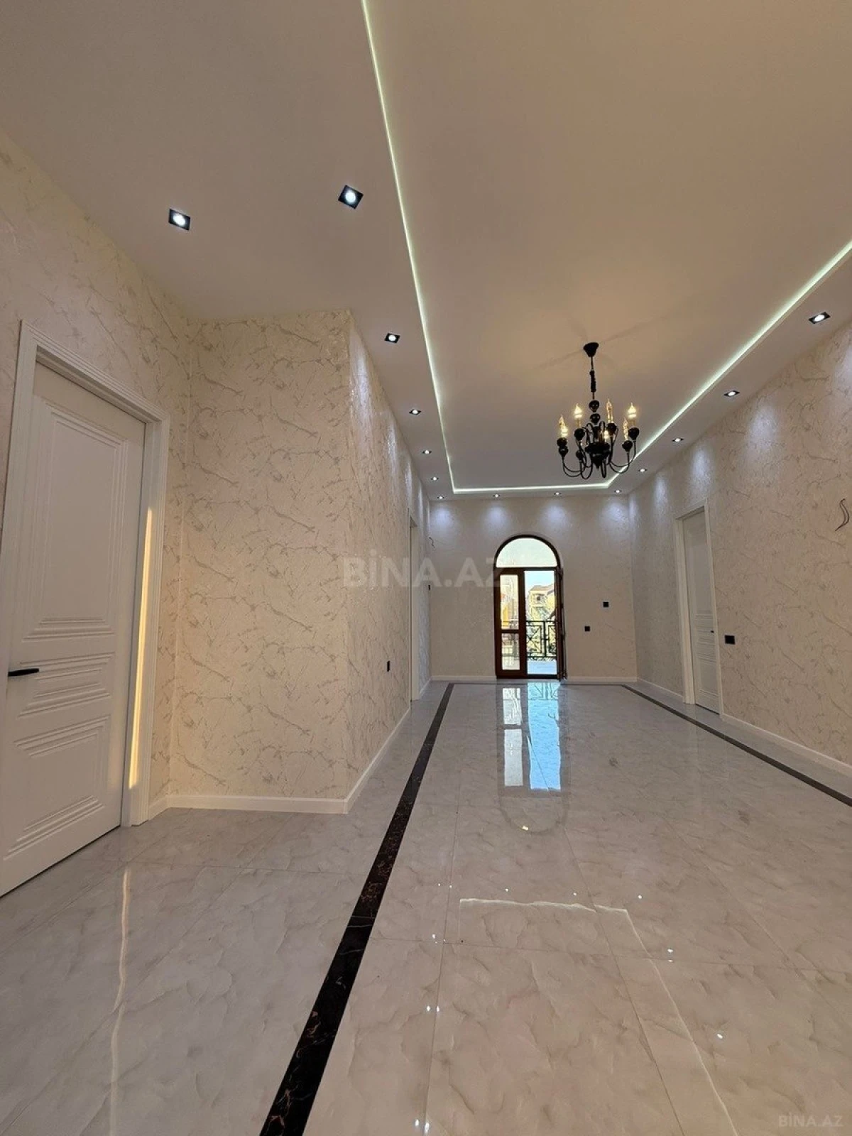 Satılır 6 otaqlı həyət evi 300 m²