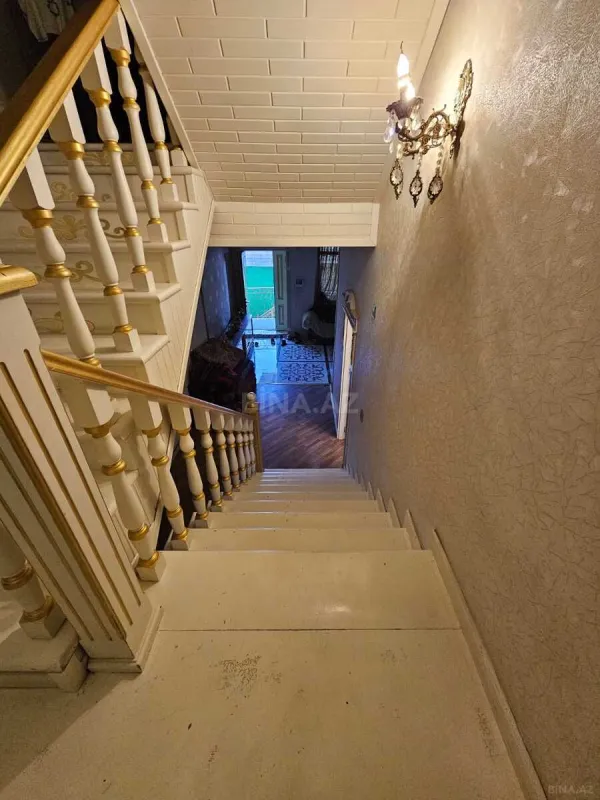Satılır 6 otaqlı həyət evi 315 m²