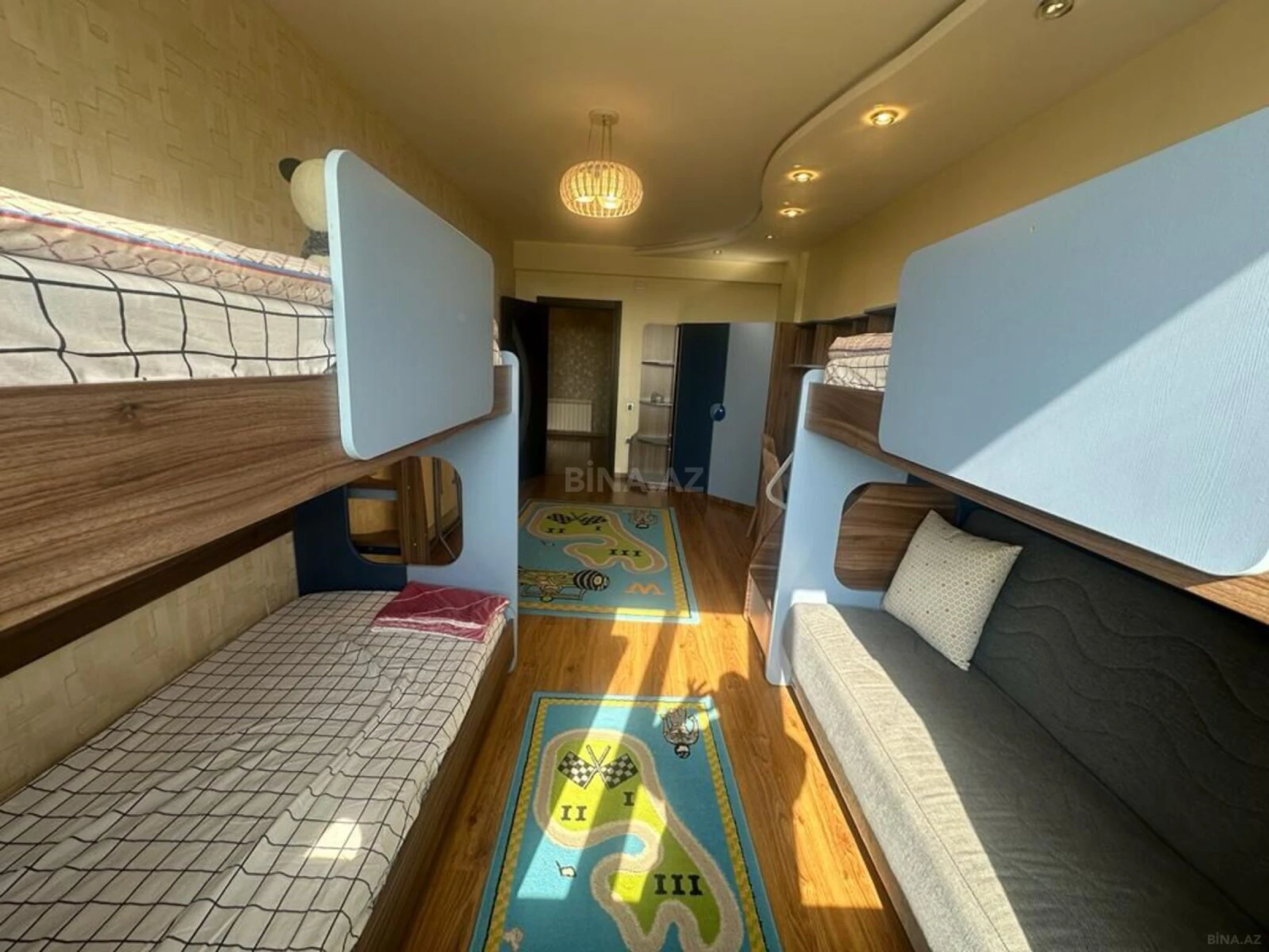 Kirayə verilir 3 otaqlı mənzil 141 m²