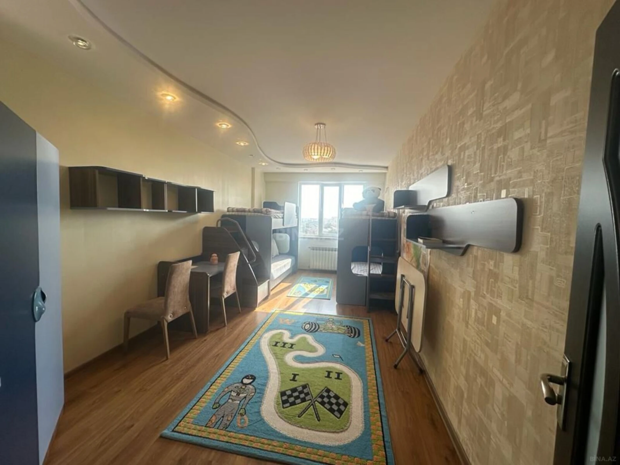 Kirayə verilir 3 otaqlı mənzil 141 m²