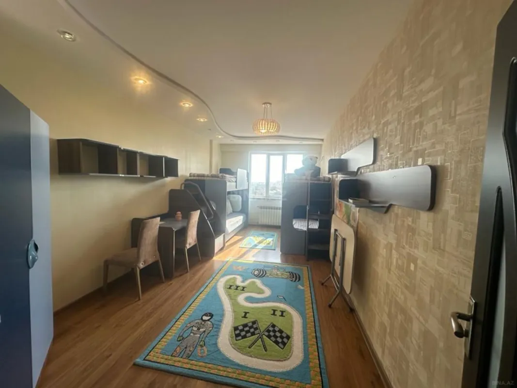 Kirayə verilir 3 otaqlı mənzil 141 m²