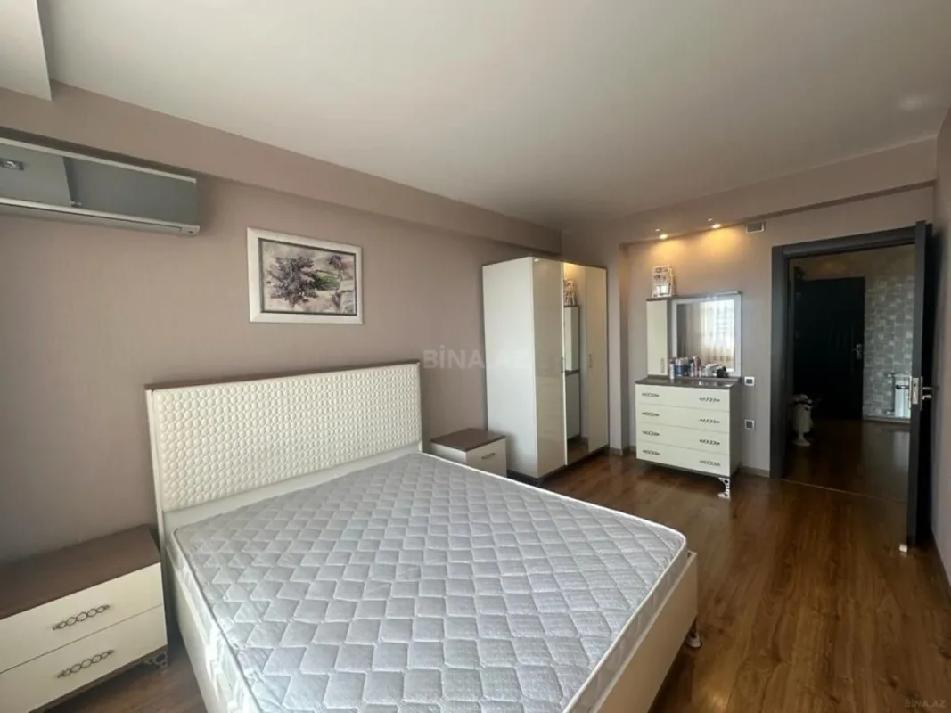 Kirayə verilir 3 otaqlı mənzil 141 m²