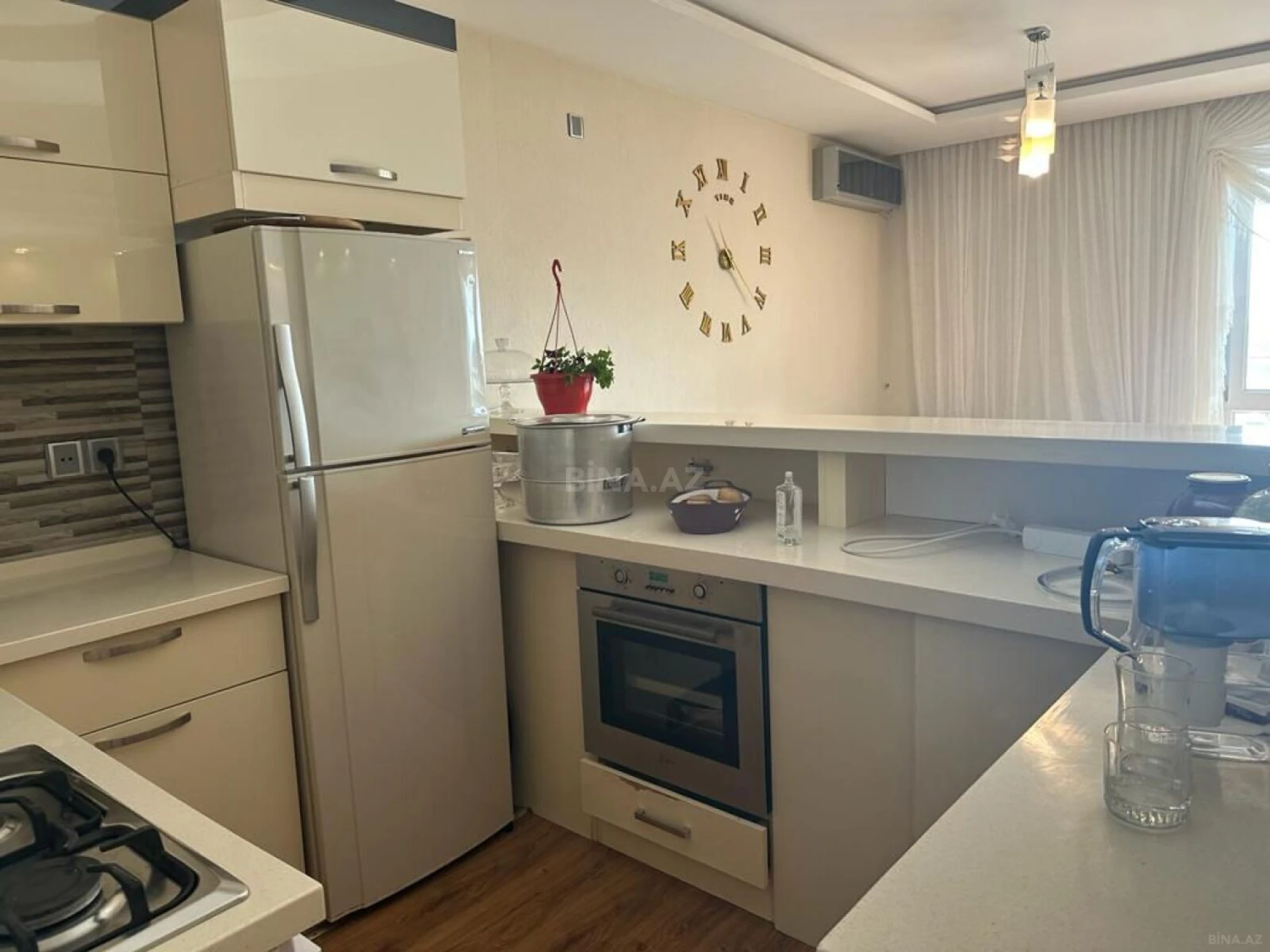 Kirayə verilir 3 otaqlı mənzil 141 m²