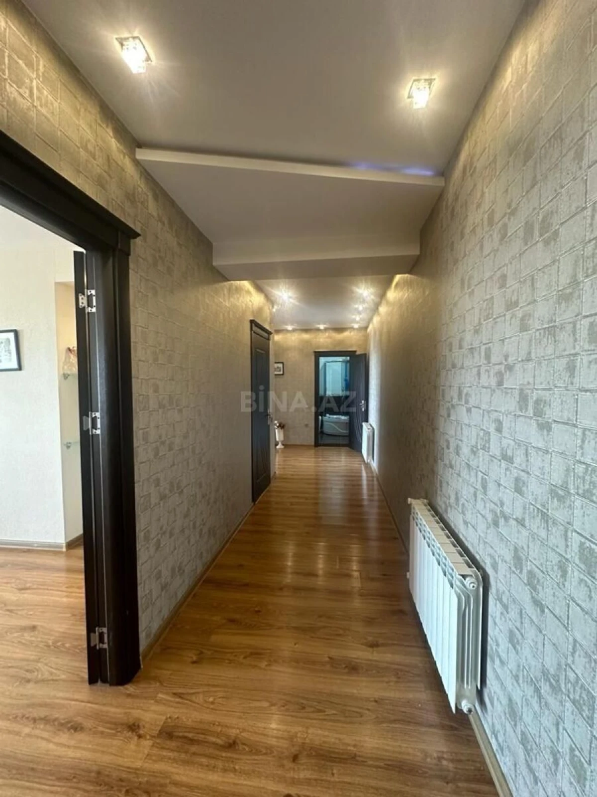 Kirayə verilir 3 otaqlı mənzil 141 m²