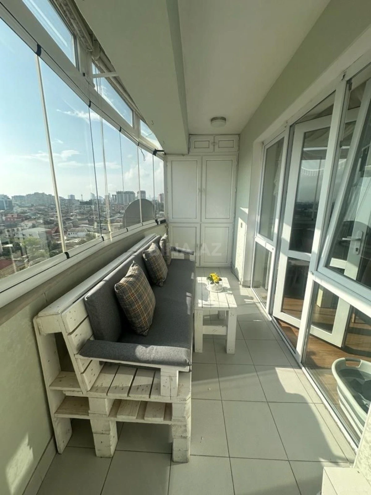 Kirayə verilir 3 otaqlı mənzil 141 m²
