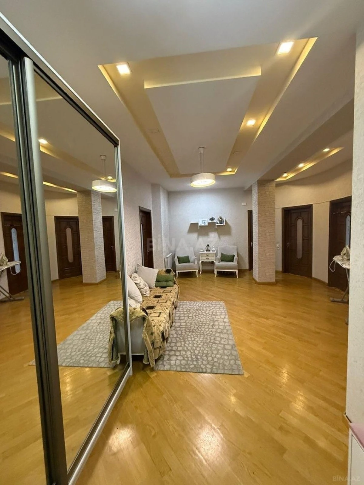 Satılır 3 otaqlı mənzil 122 m²