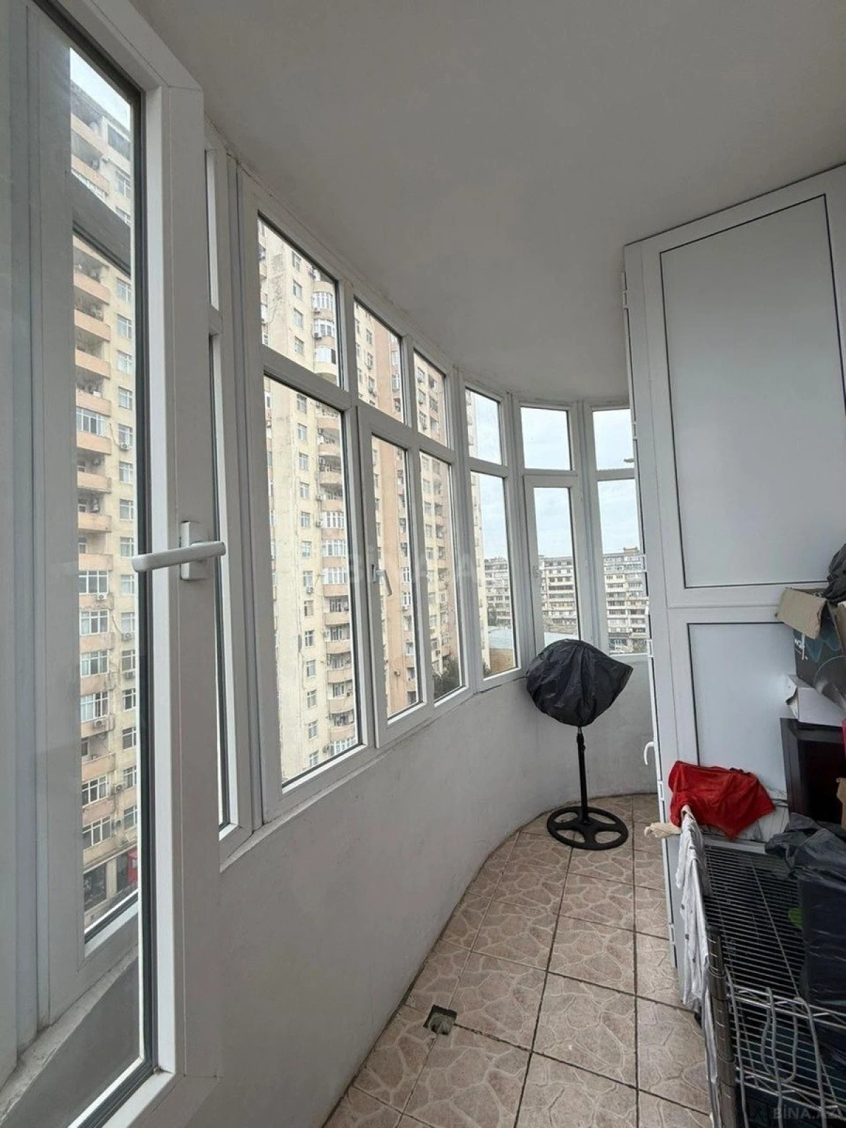 Satılır 3 otaqlı mənzil 122 m²