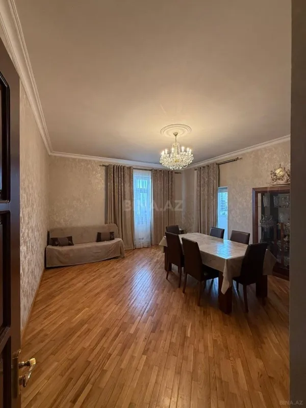 Satılır 3 otaqlı mənzil 122 m²