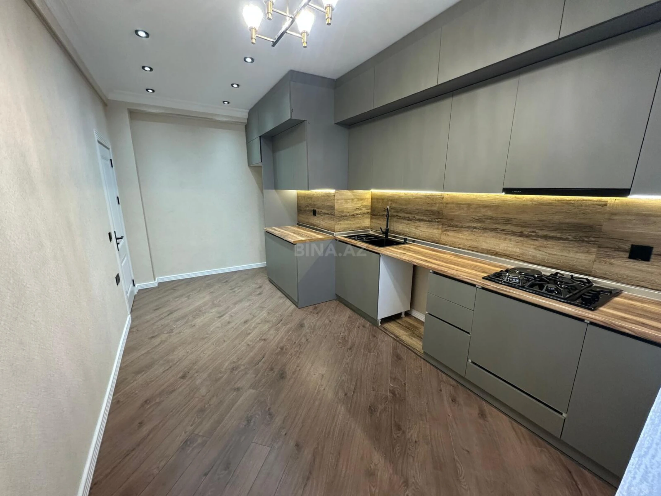 Satılır 2 otaqlı mənzil 96 m²