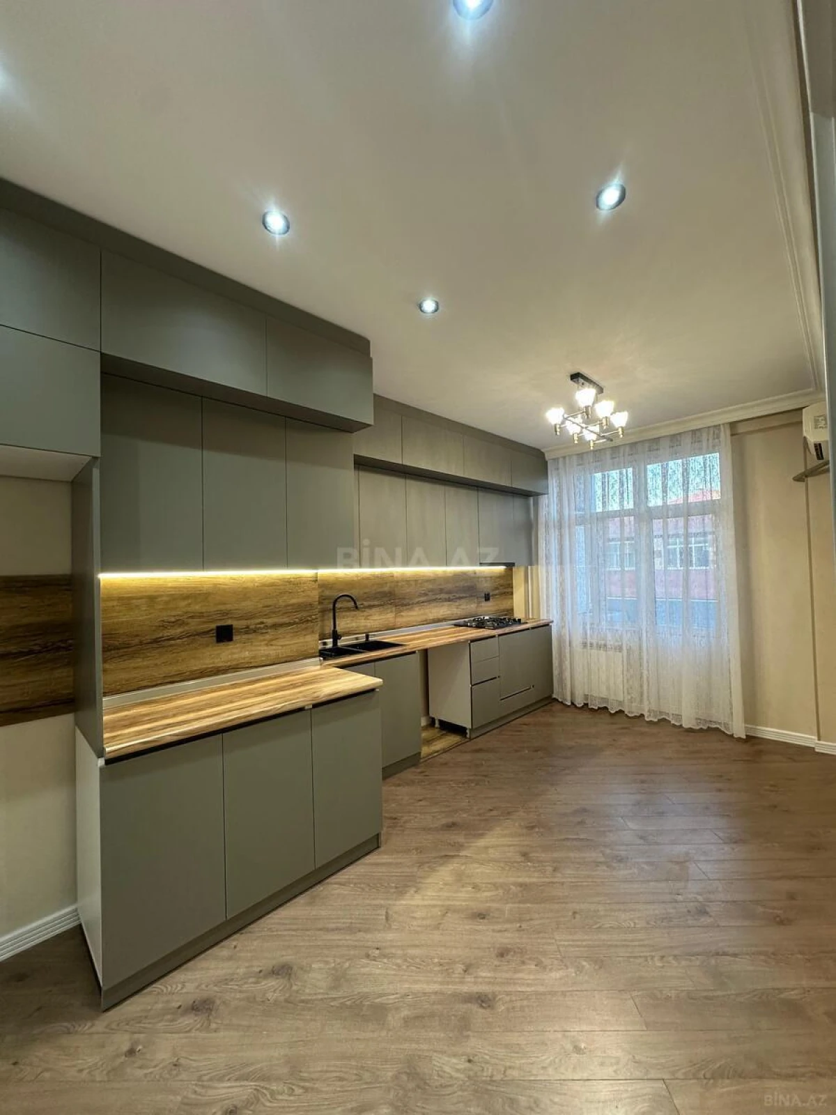 Satılır 2 otaqlı mənzil 96 m²