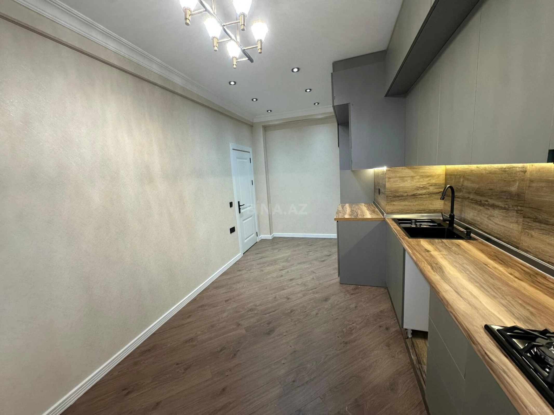 Satılır 2 otaqlı mənzil 96 m²