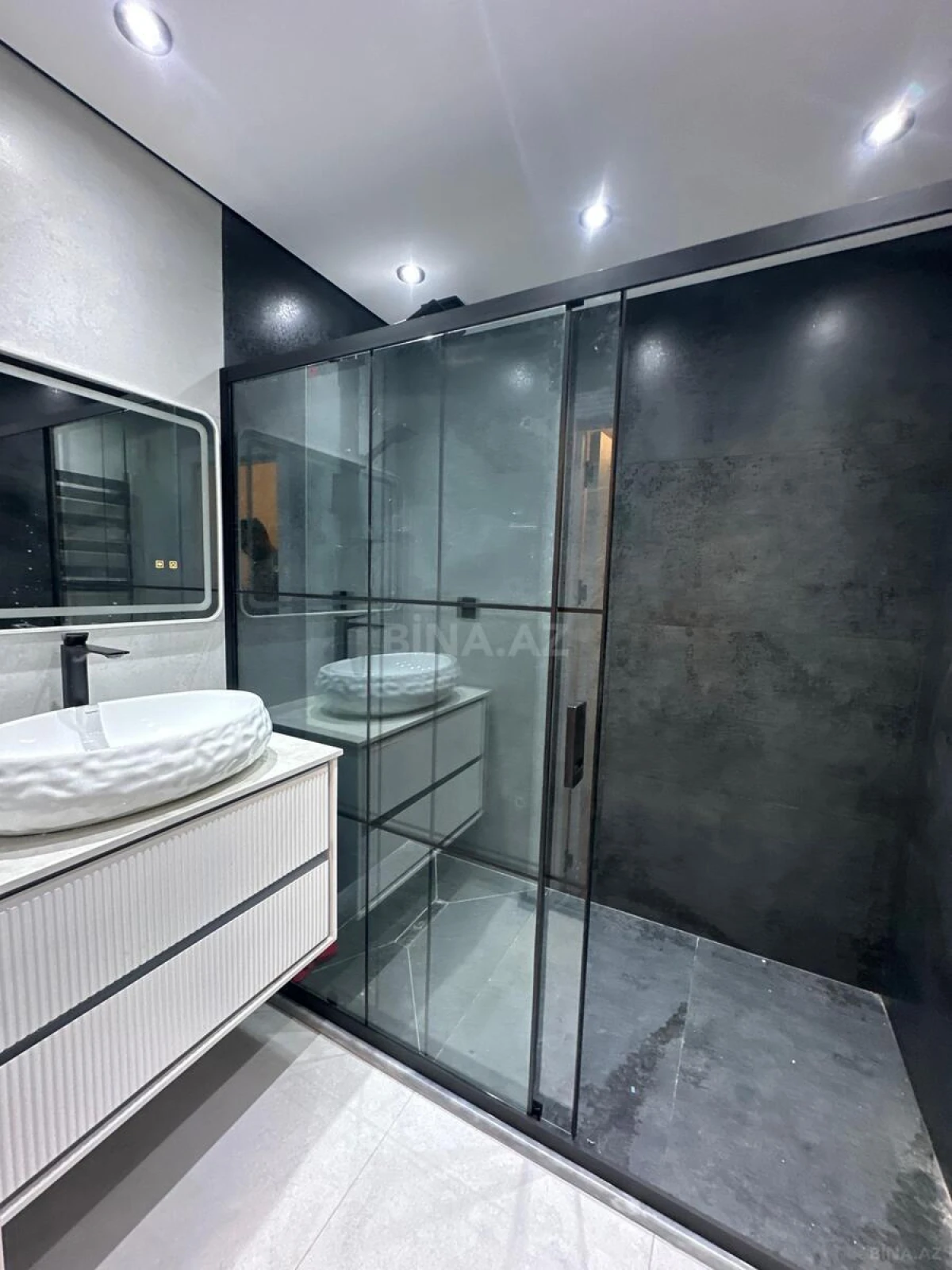 Satılır 2 otaqlı mənzil 96 m²