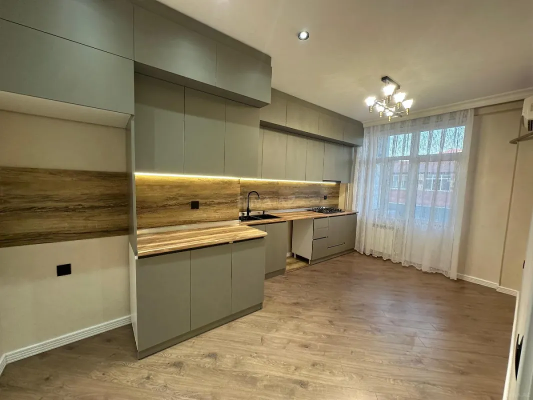 Satılır 2 otaqlı mənzil 96 m²