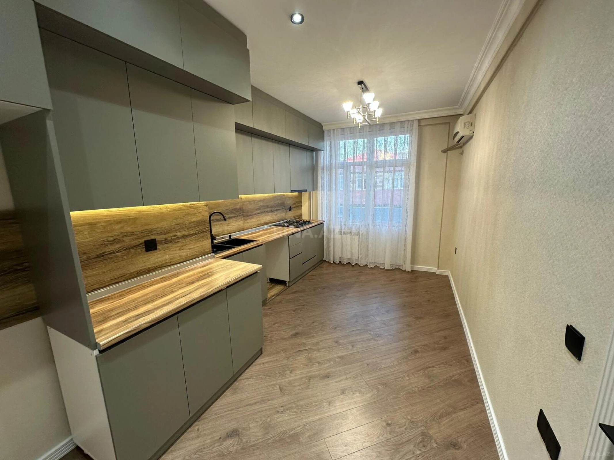 Satılır 2 otaqlı mənzil 96 m²