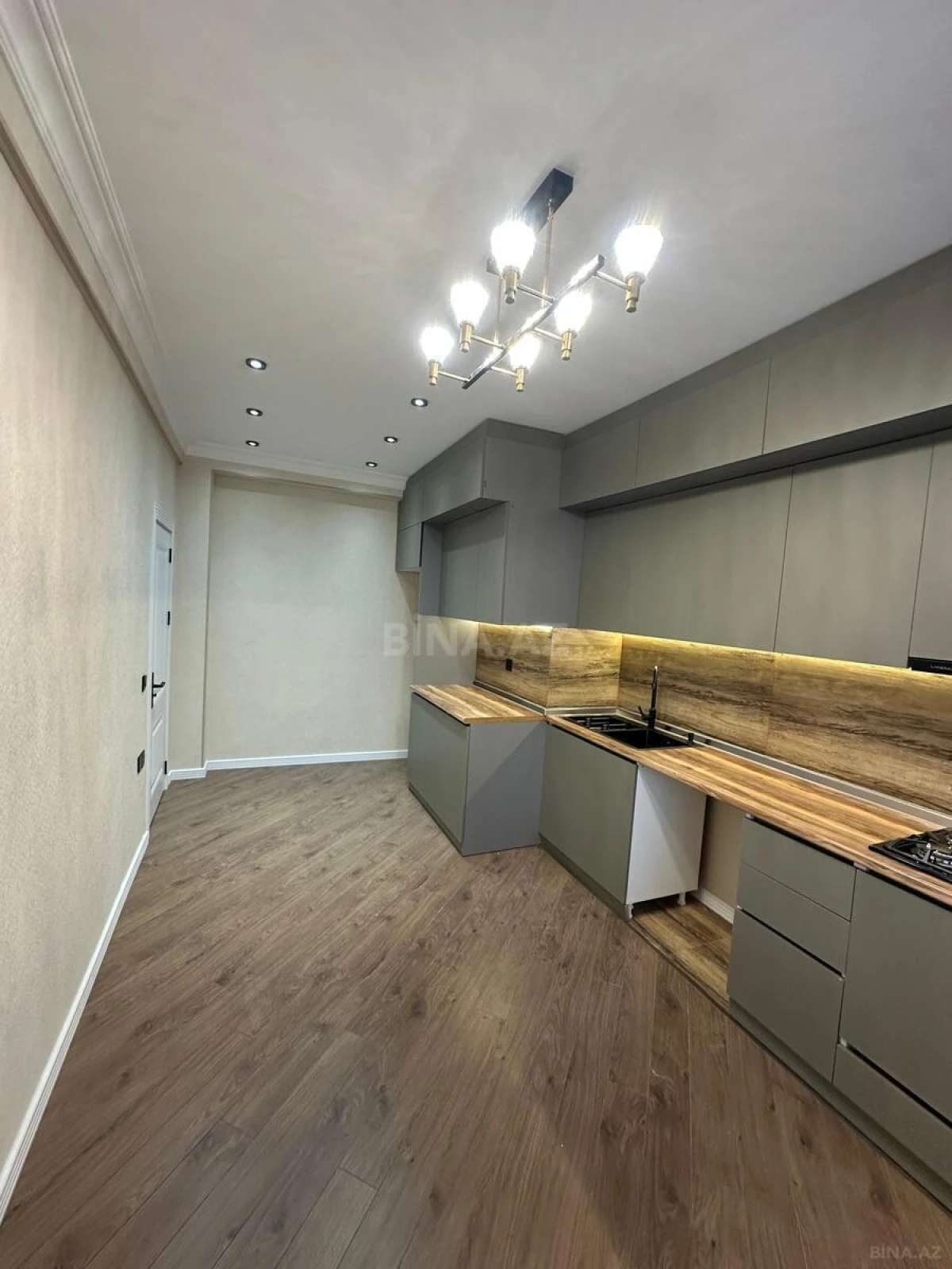 Satılır 2 otaqlı mənzil 96 m²
