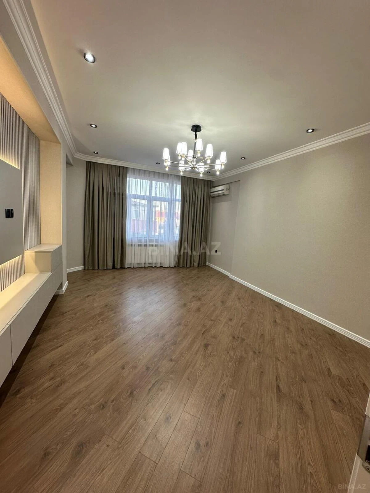 Satılır 2 otaqlı mənzil 96 m²