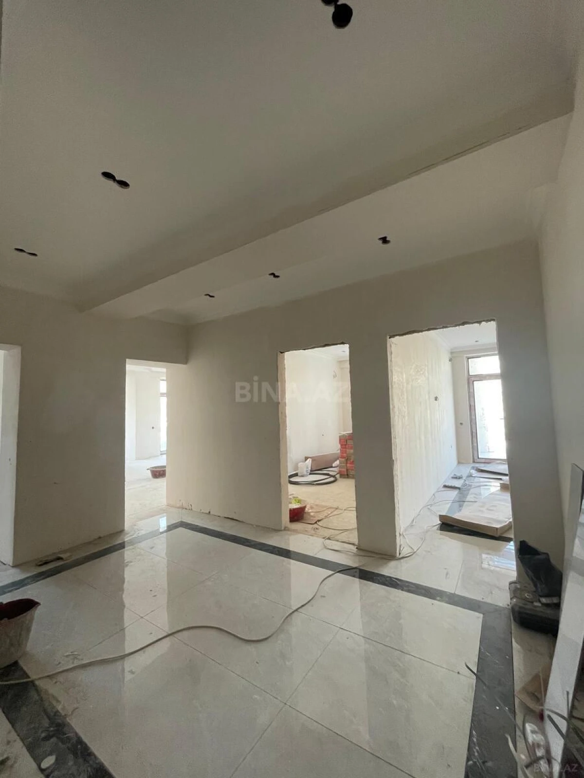 Satılır 3 otaqlı mənzil 139 m²