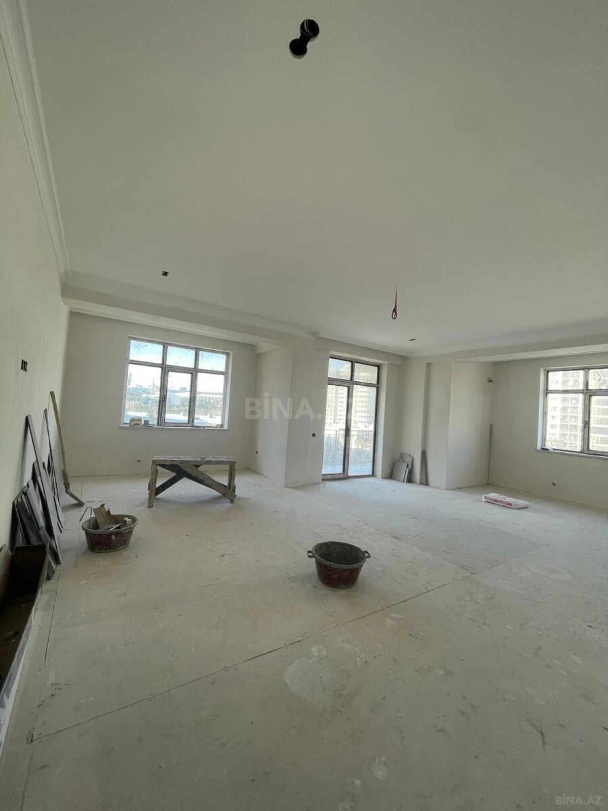 Satılır 3 otaqlı mənzil 139 m²