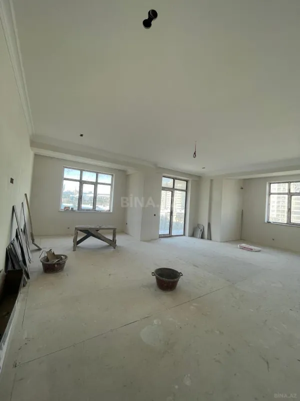 Satılır 3 otaqlı mənzil 139 m²