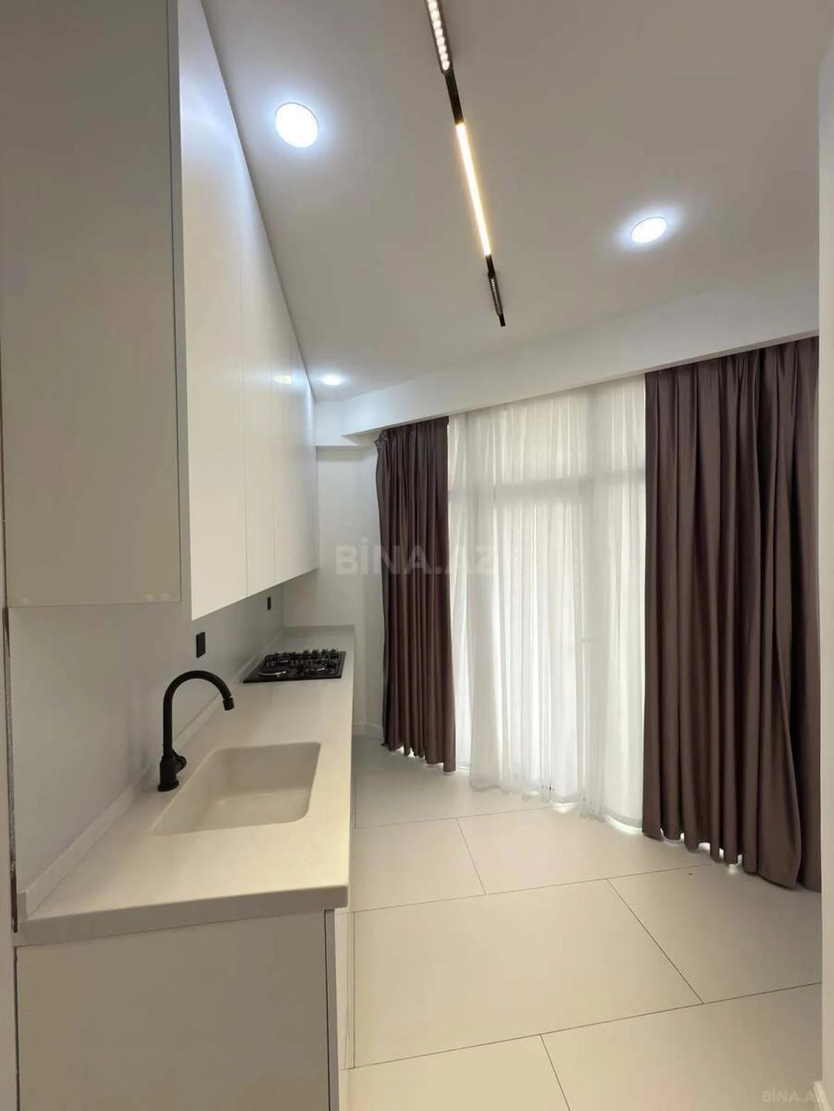 Satılır 3 otaqlı mənzil 117 m²