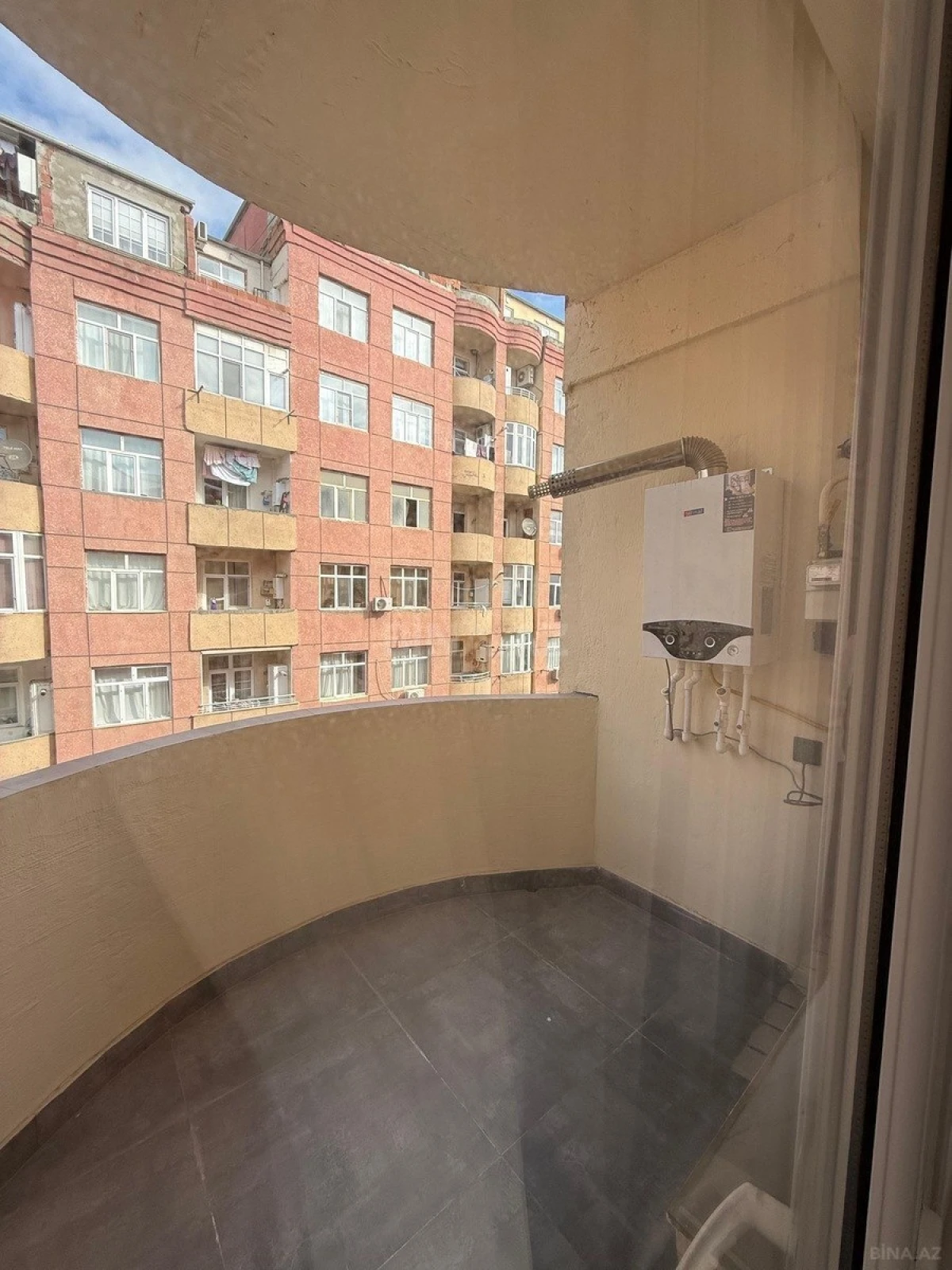 Satılır 2 otaqlı mənzil 60 m²