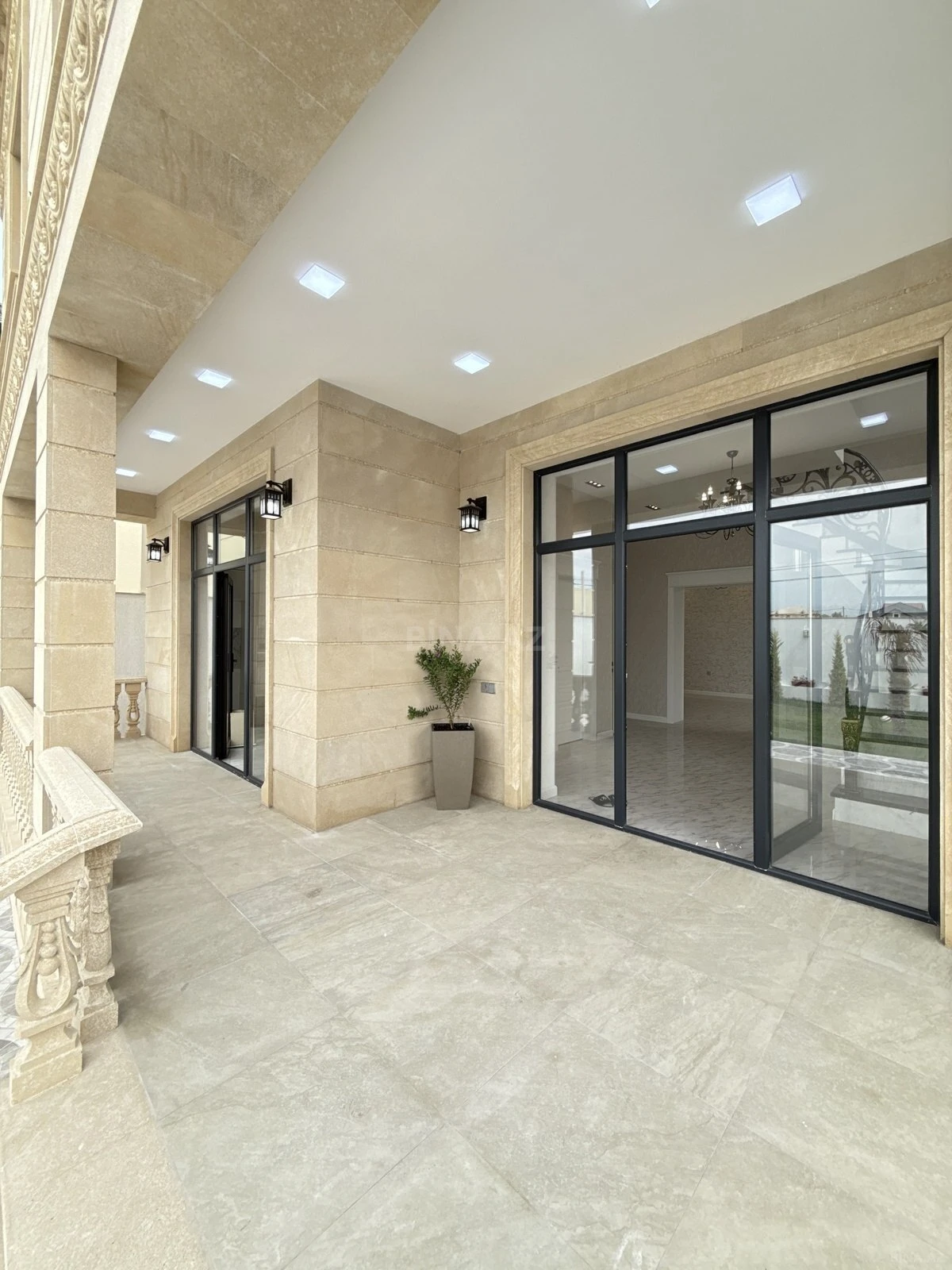 Satılır 5 otaqlı həyət evi 250 m²