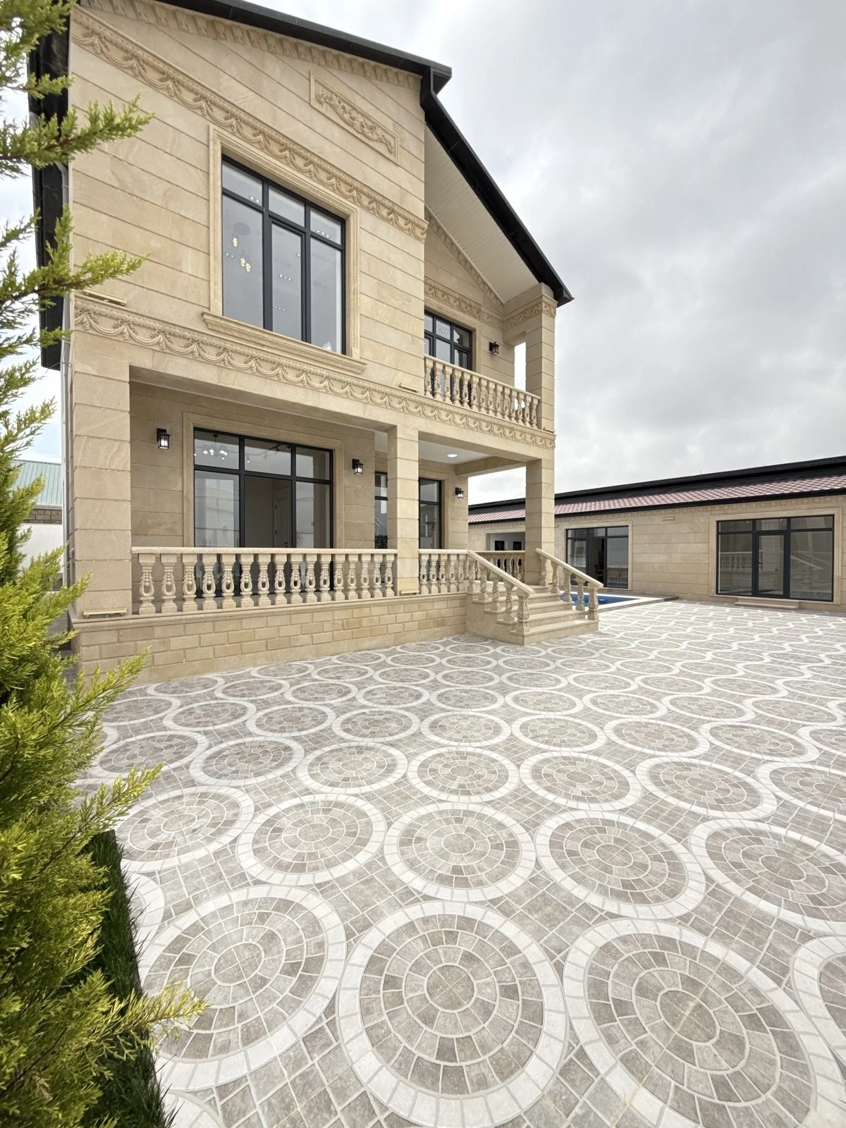 Satılır 5 otaqlı həyət evi 250 m²