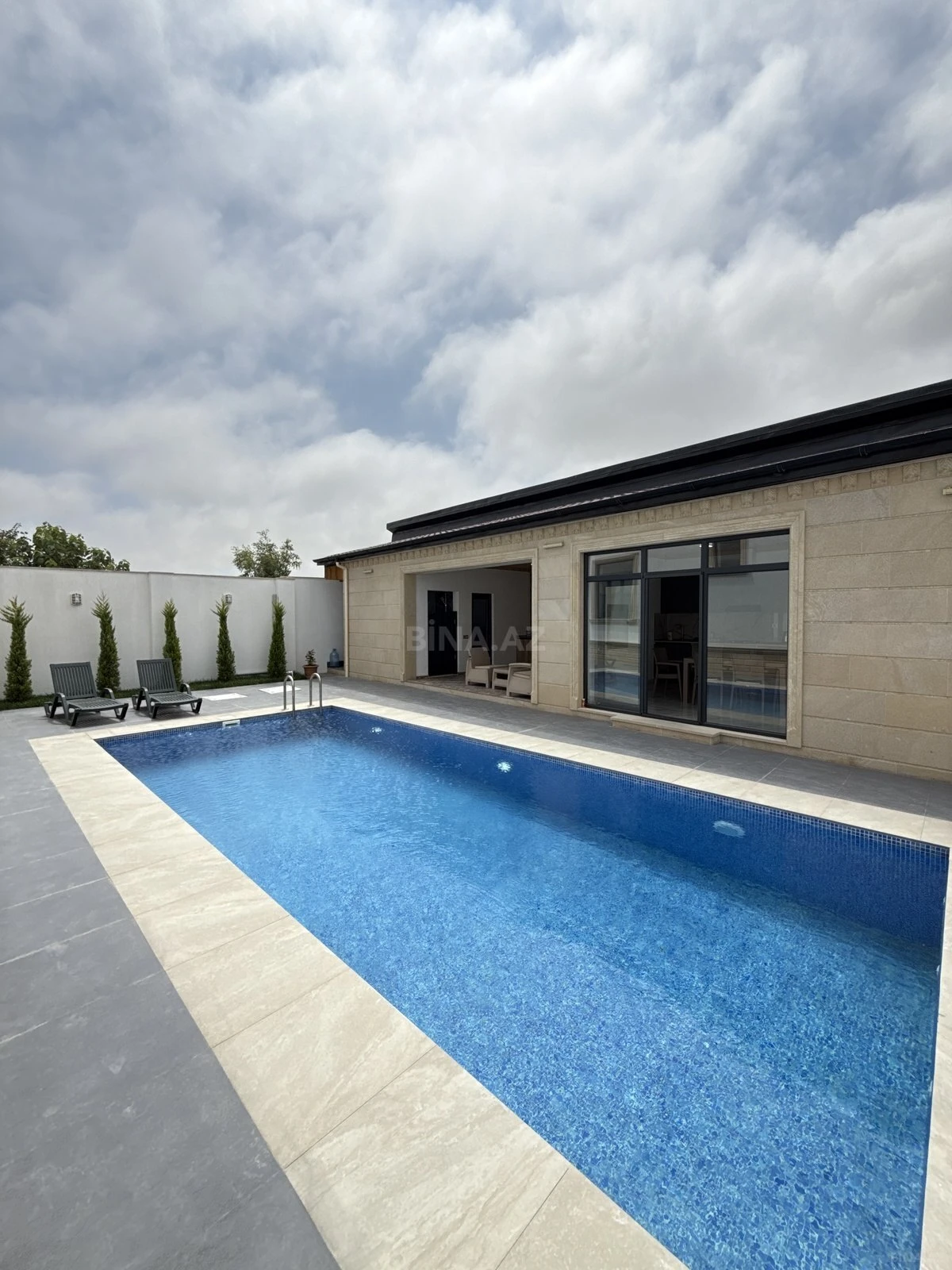 Satılır 5 otaqlı həyət evi 250 m²