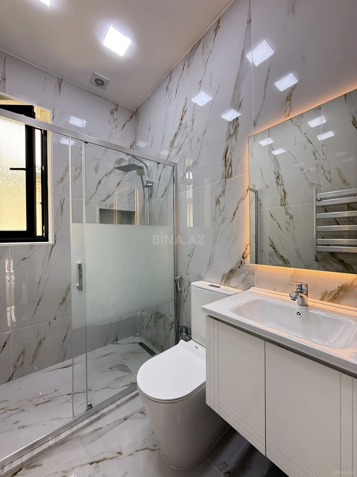 Satılır 5 otaqlı həyət evi 250 m²