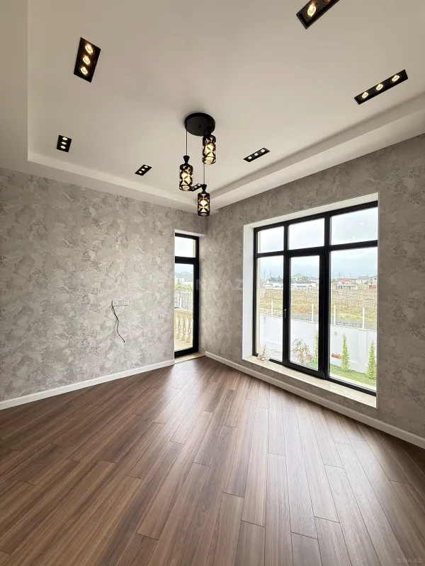 Satılır 5 otaqlı həyət evi 250 m²