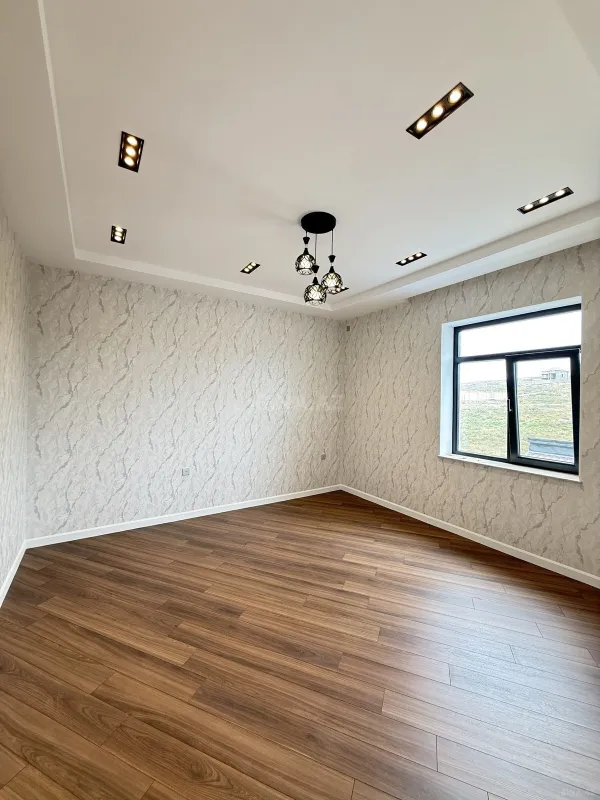 Satılır 5 otaqlı həyət evi 250 m²