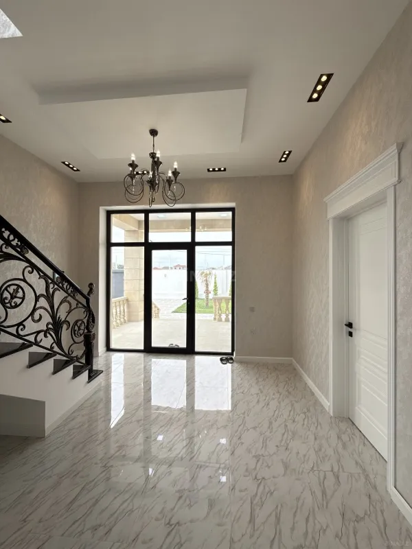 Satılır 5 otaqlı həyət evi 250 m²