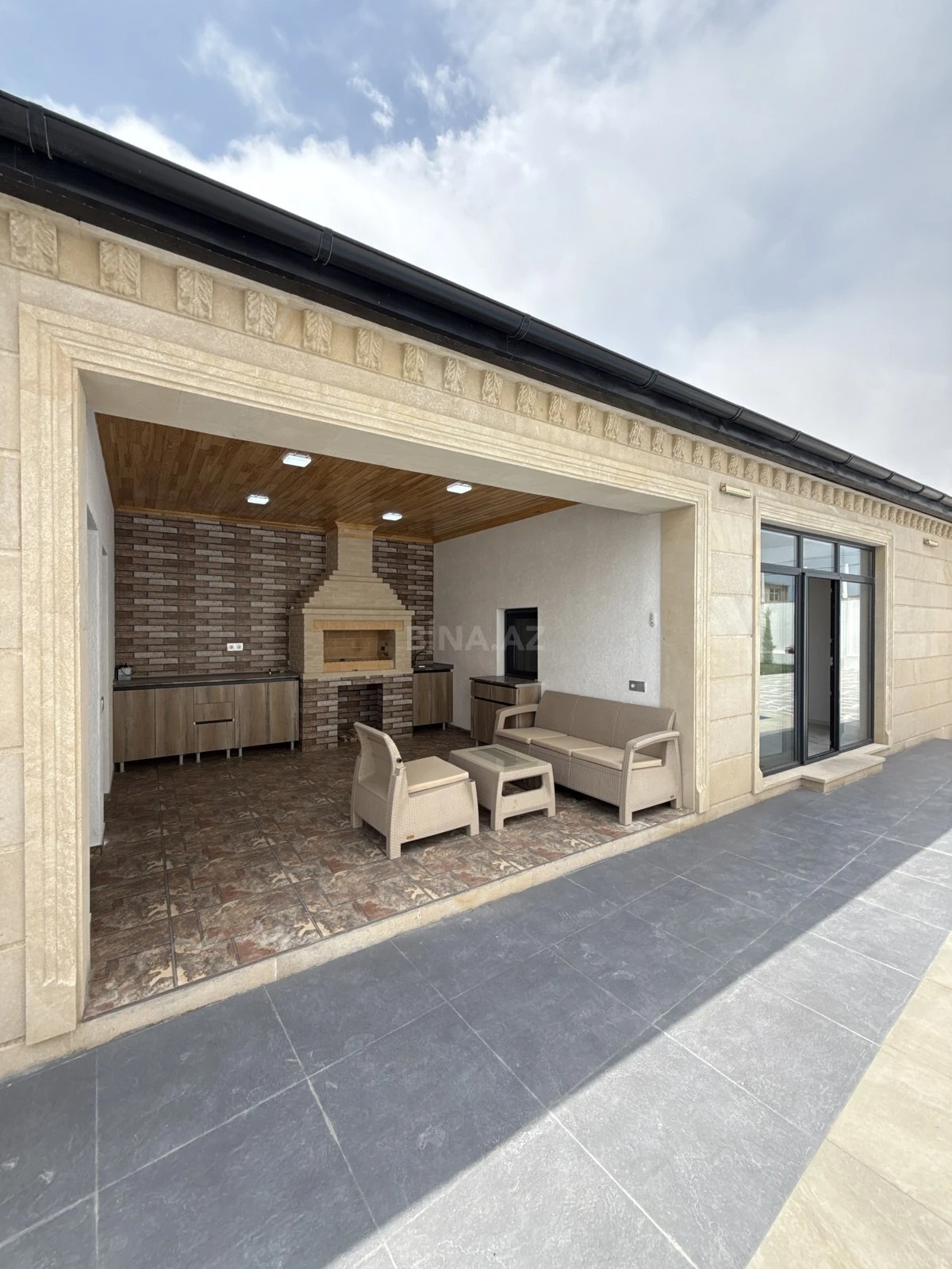 Satılır 5 otaqlı həyət evi 250 m²