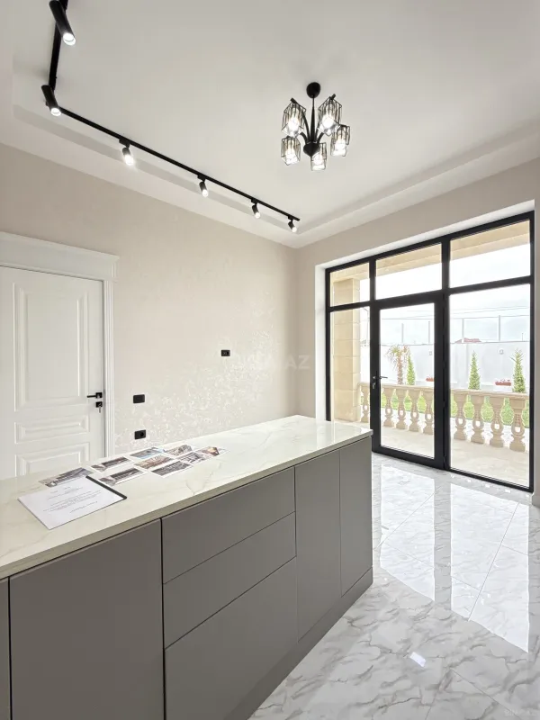 Satılır 5 otaqlı həyət evi 250 m²