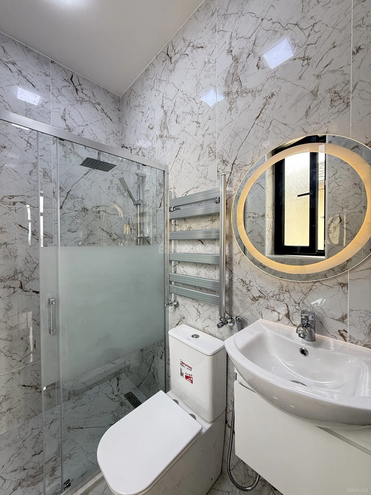 Satılır 5 otaqlı həyət evi 250 m²