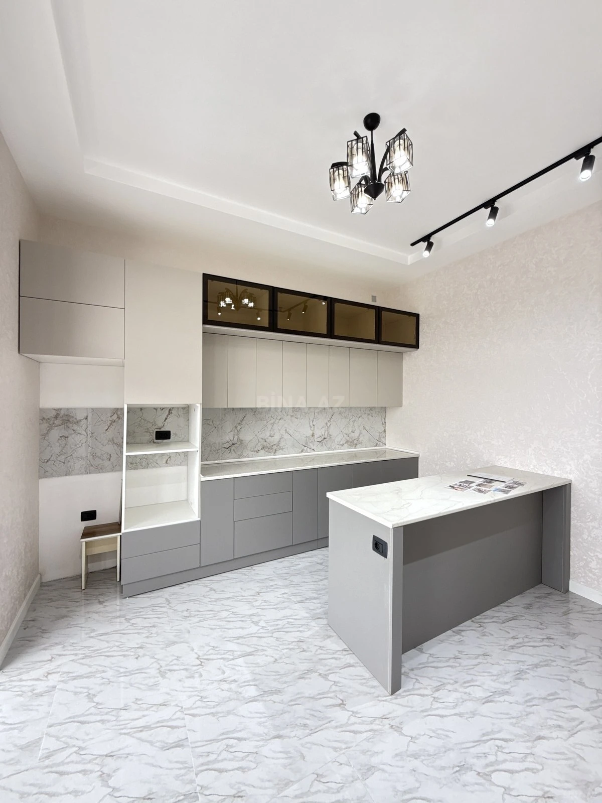 Satılır 5 otaqlı həyət evi 250 m²