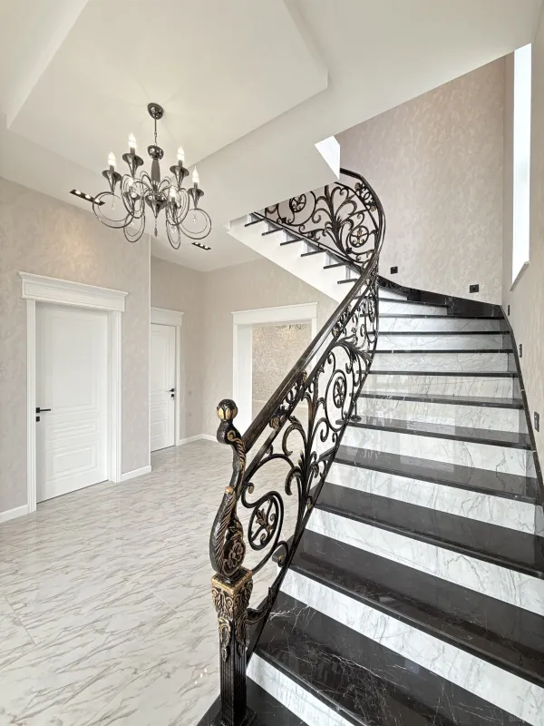 Satılır 5 otaqlı həyət evi 250 m²