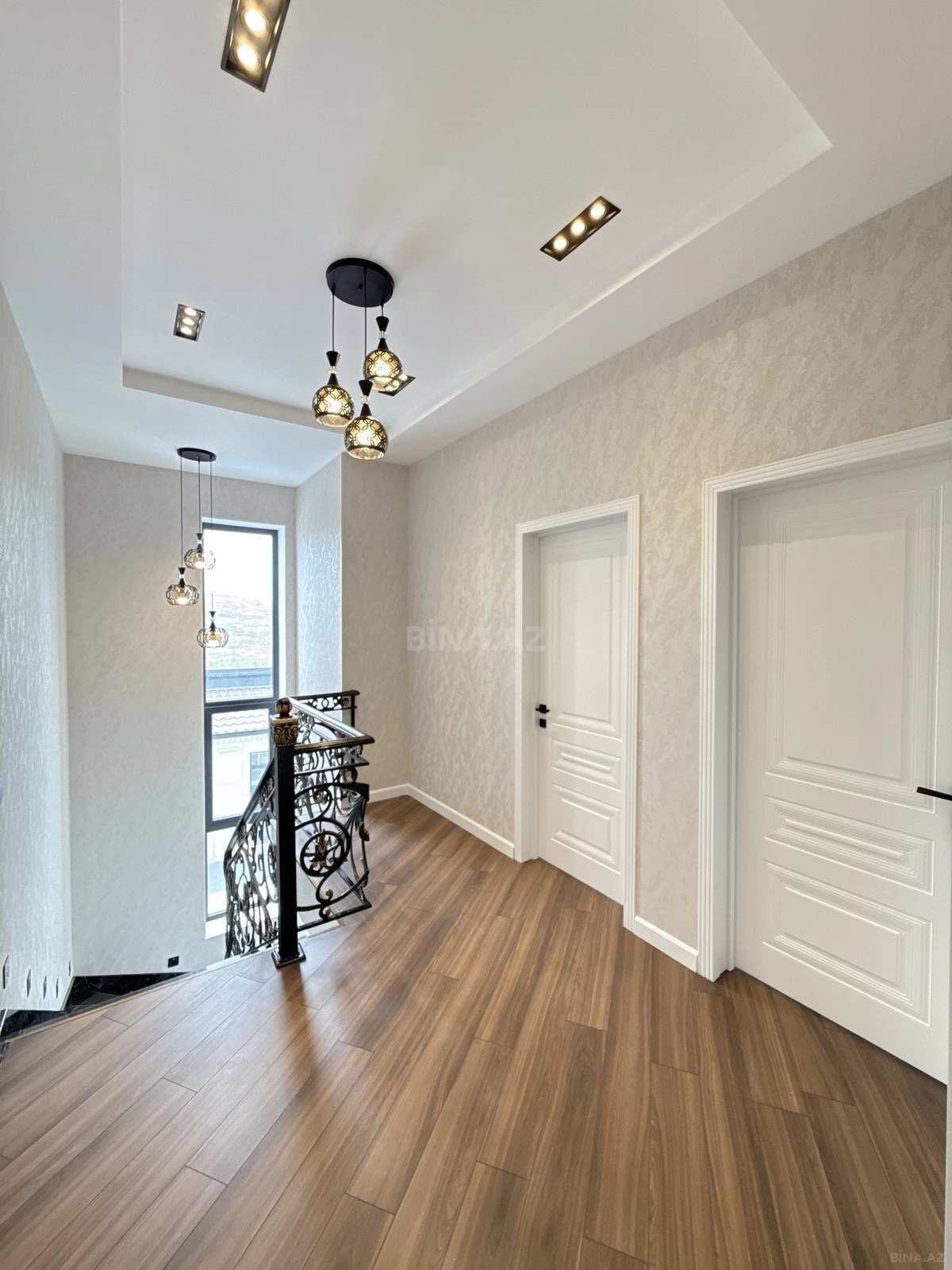 Satılır 5 otaqlı həyət evi 250 m²