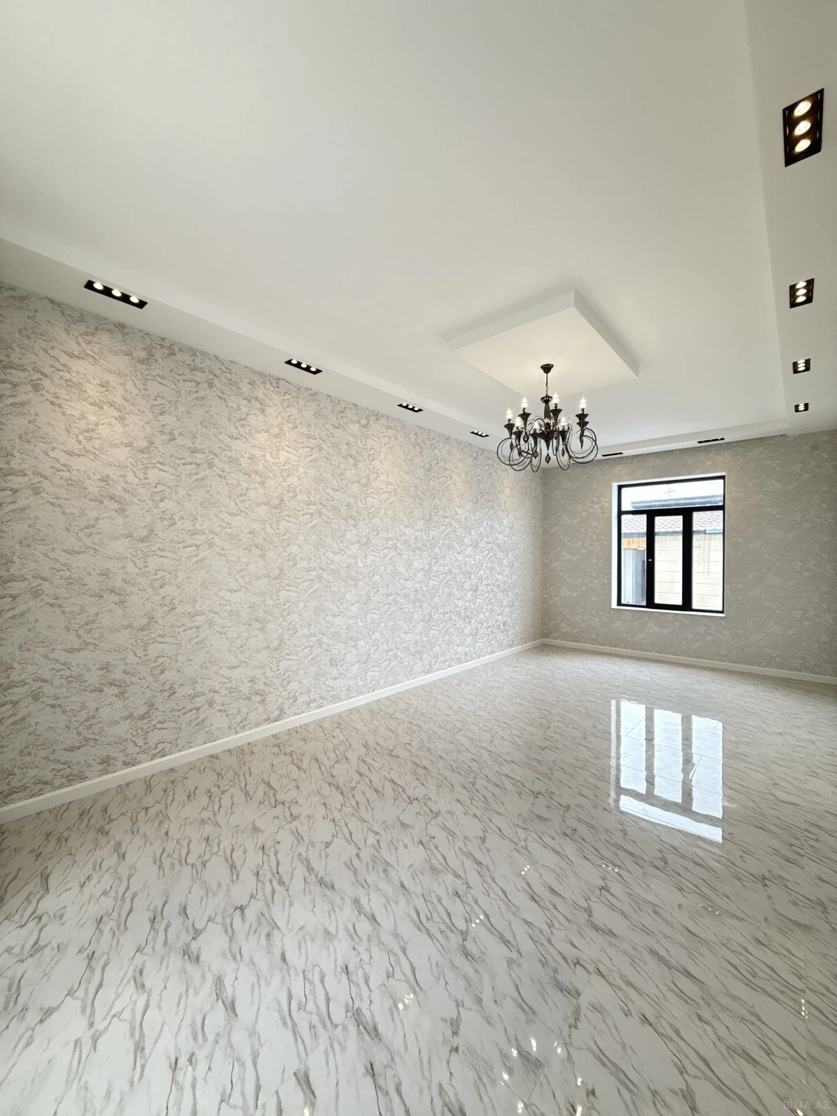 Satılır 5 otaqlı həyət evi 250 m²