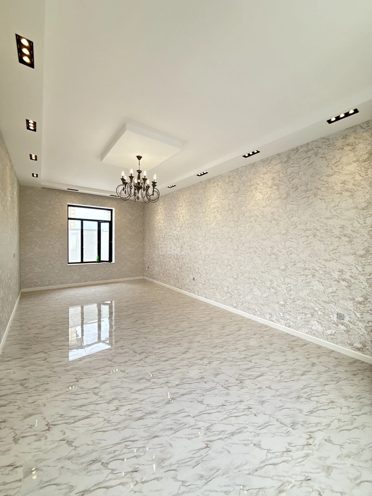 Satılır 5 otaqlı həyət evi 250 m²