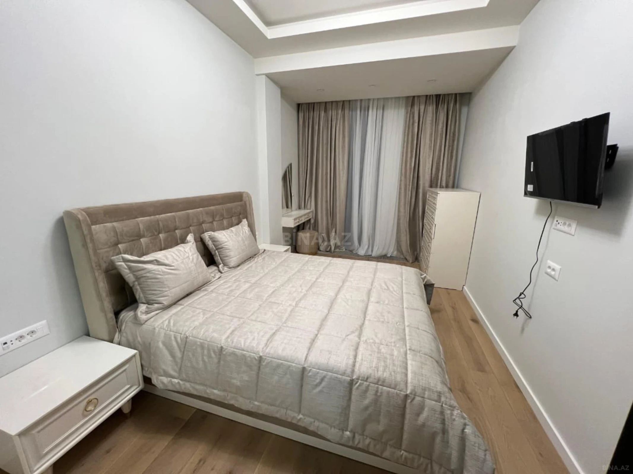 Kirayə verilir 2 otaqlı mənzil 90 m²