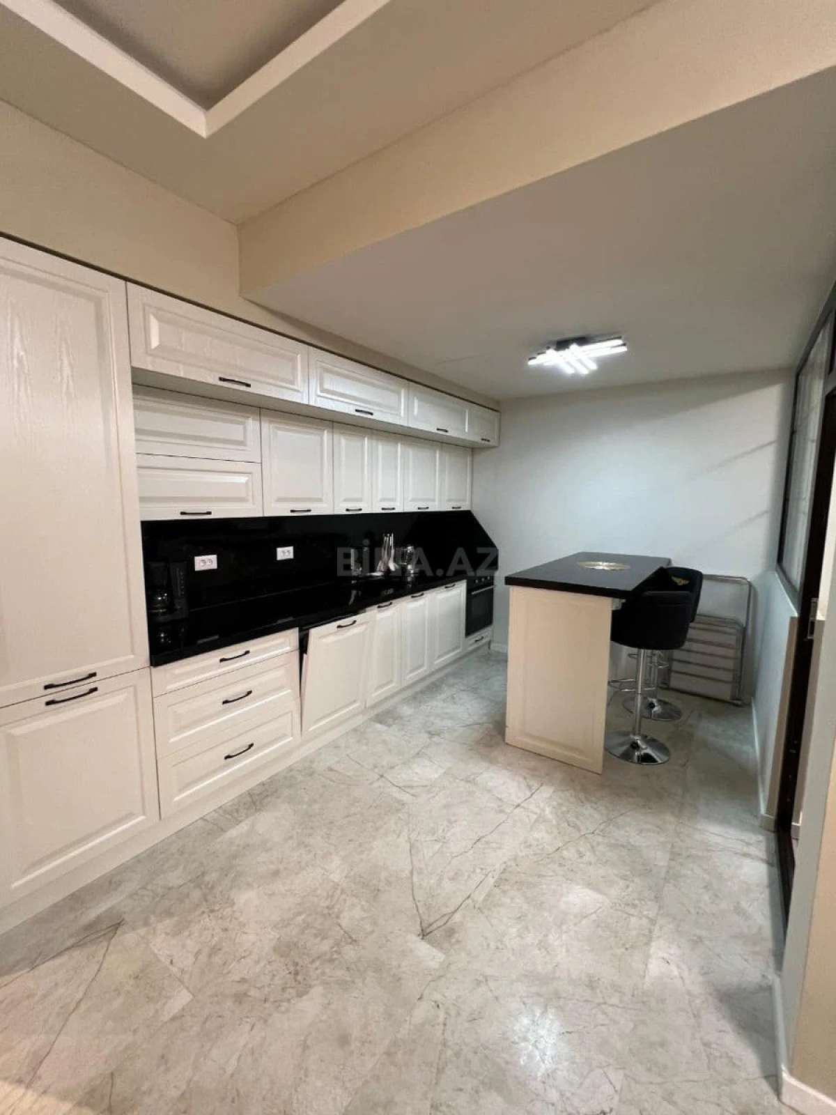 Kirayə verilir 2 otaqlı mənzil 90 m²