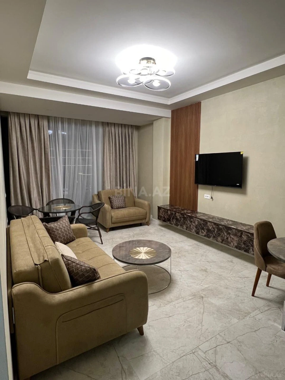Kirayə verilir 2 otaqlı mənzil 90 m²
