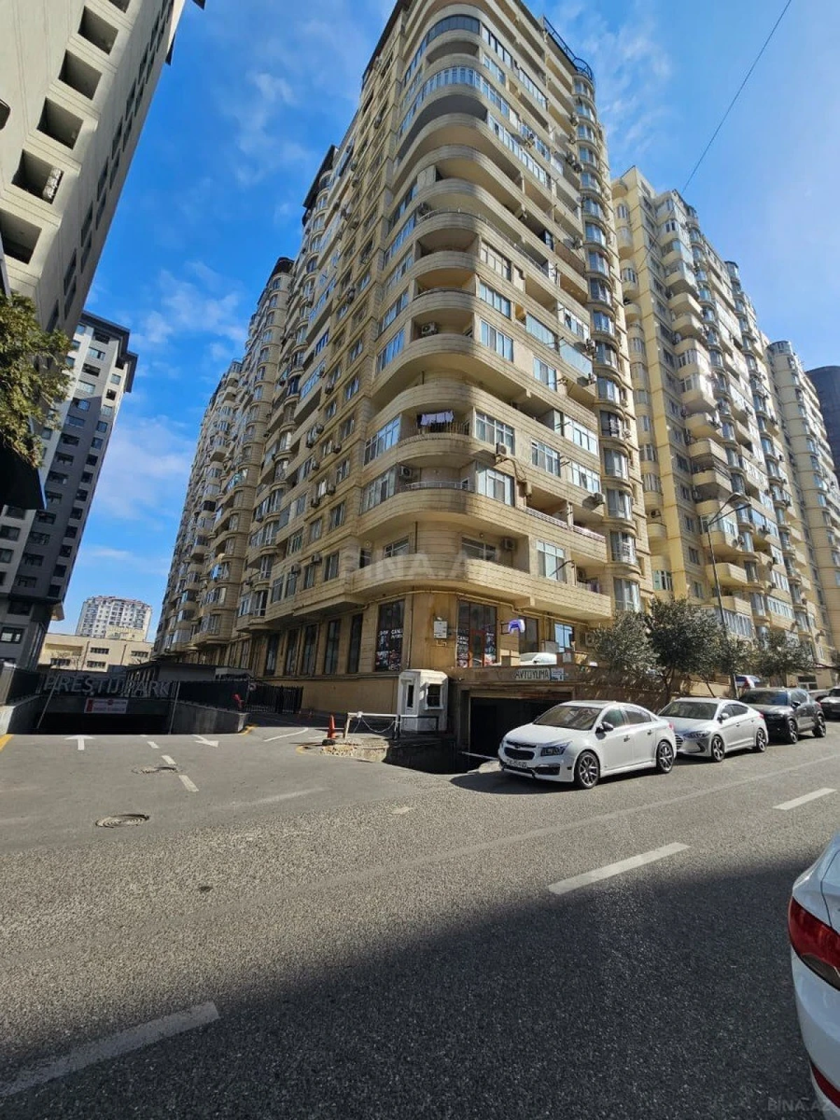 Satılır 3 otaqlı mənzil 105 m²