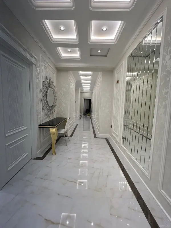 Satılır 4 otaqlı mənzil 149 m²