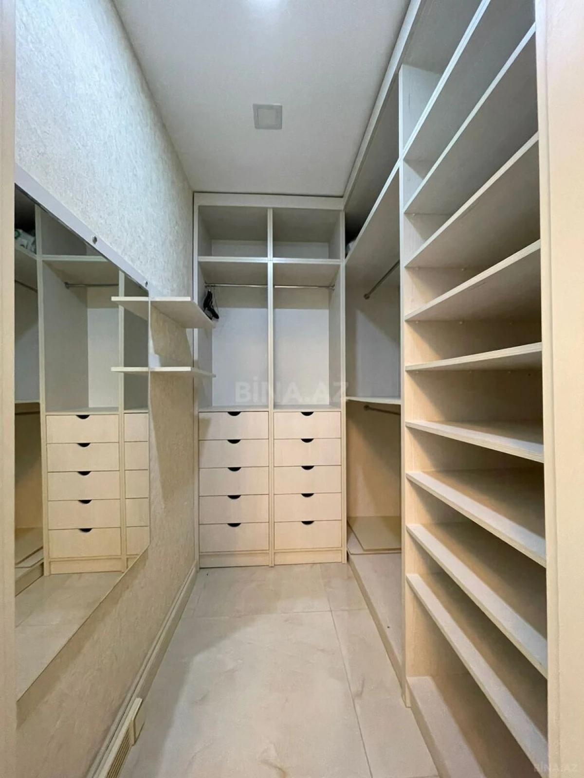 Kirayə verilir 3 otaqlı mənzil 170 m²