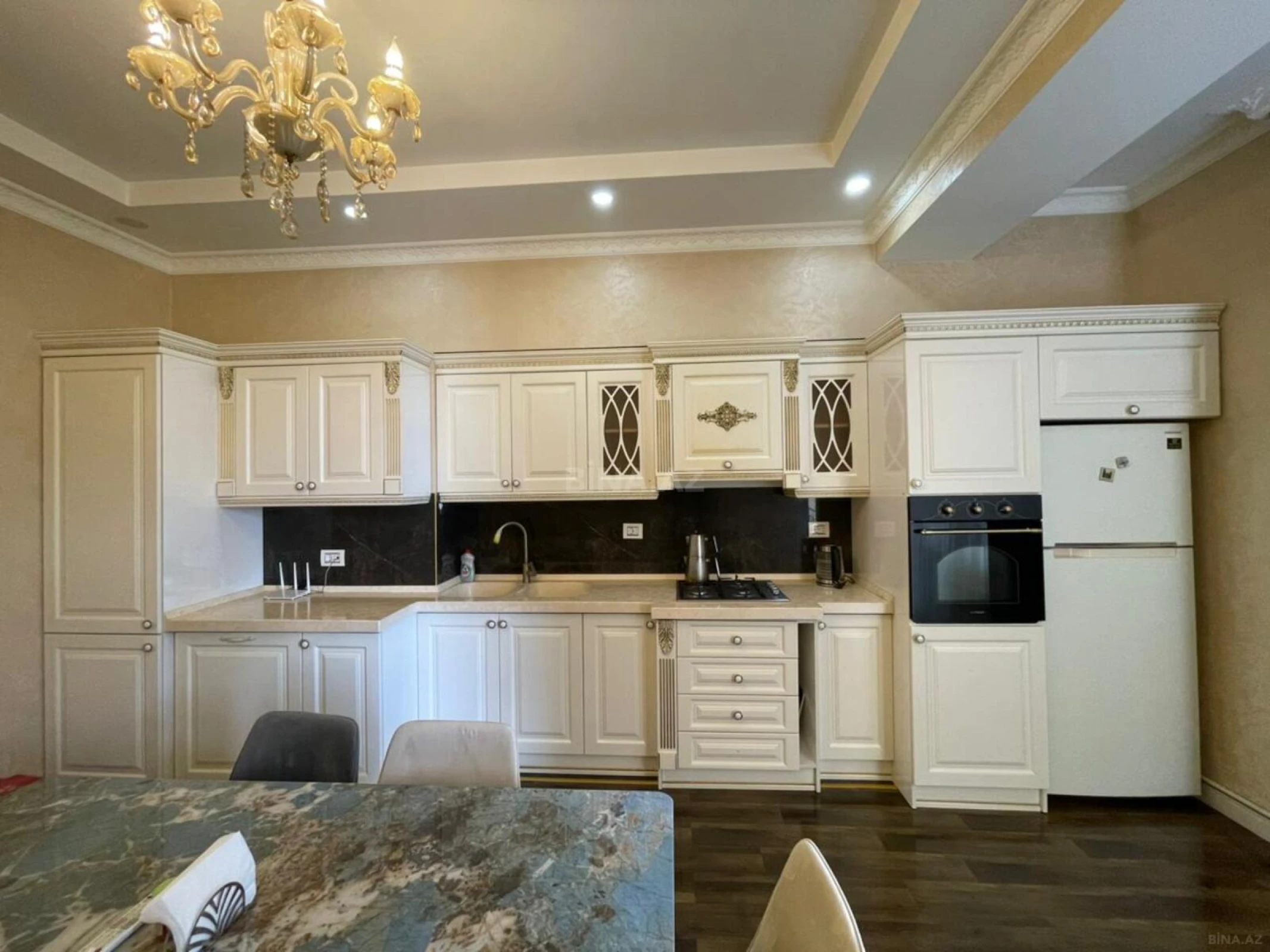 Kirayə verilir 3 otaqlı mənzil 170 m²