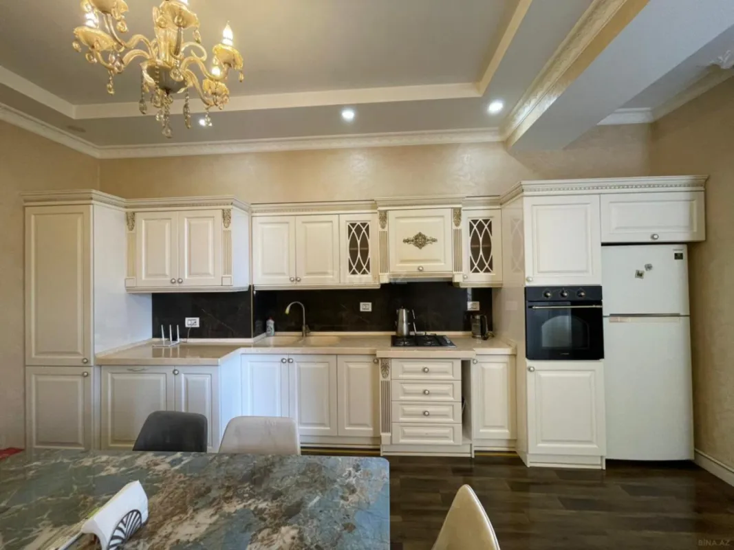 Kirayə verilir 3 otaqlı mənzil 170 m²