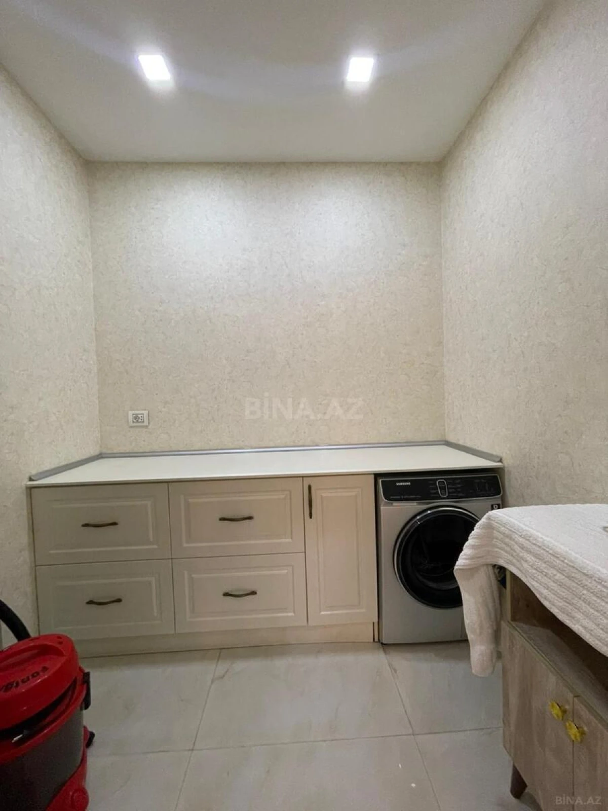 Kirayə verilir 3 otaqlı mənzil 170 m²