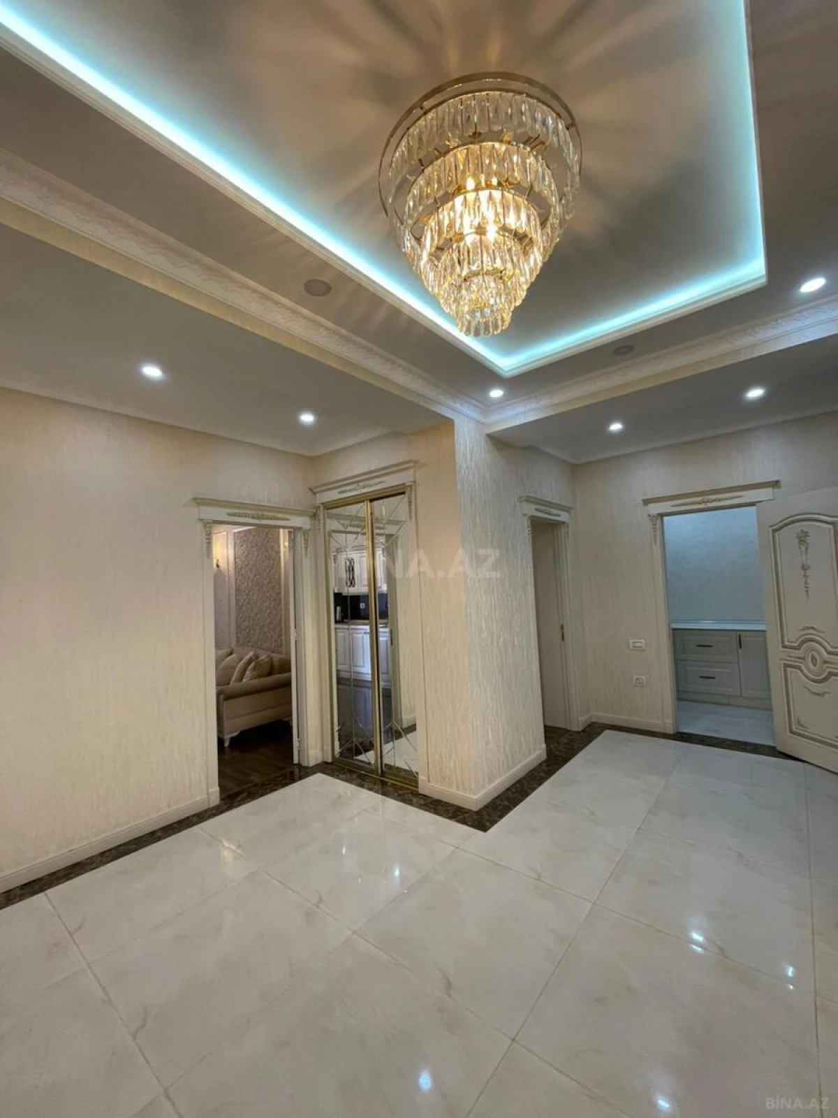 Kirayə verilir 3 otaqlı mənzil 170 m²